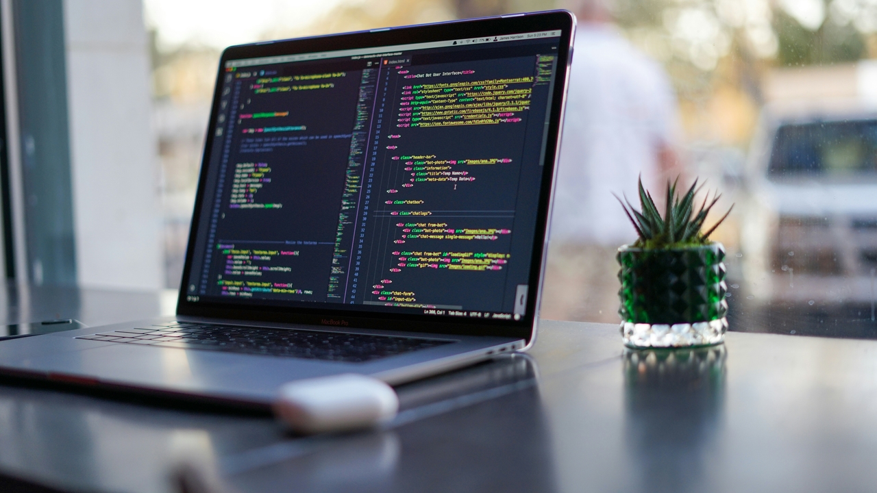 Custom Software vs. Off-the-Shelf SaaS: The Financial & Operational Analysis